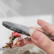 Load image into Gallery viewer, Crystal round disc slab with Labradorite stone  110mm 2
