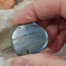 Load image into Gallery viewer, Elephant labradorite crystal carving gemstone 30mm 2