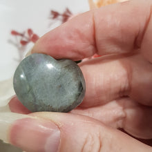 Load image into Gallery viewer, Heart labradorite purple flash crystal carving gemstone 25mm 7