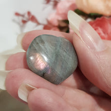 Load image into Gallery viewer, Heart labradorite purple flash crystal carving gemstone 25mm 7