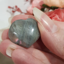 Load image into Gallery viewer, Heart labradorite purple flash crystal carving gemstone 25mm 7