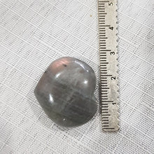 Load image into Gallery viewer, Heart labradorite purple flash crystal carving gemstone 25mm 7