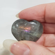 Load image into Gallery viewer, Heart labradorite purple flash crystal carving gemstone 25mm 8