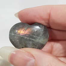 Load image into Gallery viewer, Heart labradorite purple flash crystal carving gemstone 25mm 8