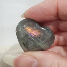 Load image into Gallery viewer, Heart labradorite purple flash crystal carving gemstone 25mm 8