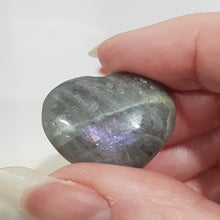 Load image into Gallery viewer, Heart labradorite purple flash crystal carving gemstone 25mm 8