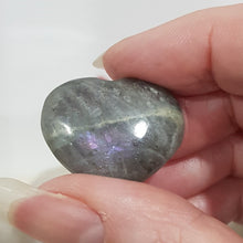 Load image into Gallery viewer, Heart labradorite purple flash crystal carving gemstone 25mm 8