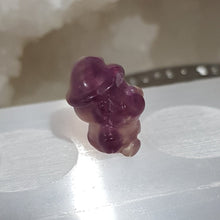 Load image into Gallery viewer, Mini Collectables crystal carving SANTA fluorite gemstone 18mm 316