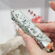 Load image into Gallery viewer, Kiwi Jasper crystal point tower gemstone 90mm 5