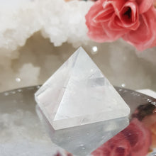 Load image into Gallery viewer, Pyramid Quartz Crystal Carving Stone 30mm