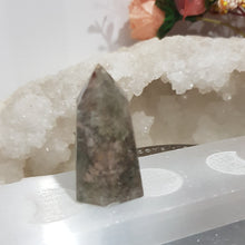 Load image into Gallery viewer, Garden Quartz Crystal Point Stone 41mm 11