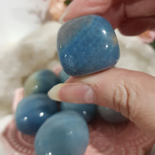 Load image into Gallery viewer, Trolliete crystal tumbles 20mm-30mm