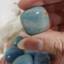 Load image into Gallery viewer, Trolliete crystal tumbles 20mm-30mm