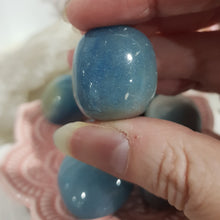 Load image into Gallery viewer, Trolliete crystal tumbles 20mm-30mm