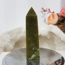 Load image into Gallery viewer, Serpentine Crystal Point Tower Stone 75mm 1