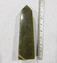 Load image into Gallery viewer, Serpentine Crystal Point Tower Stone 75mm 1