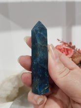 Load image into Gallery viewer, Apatite Crystal Point Tower Stone 78mm 2