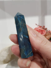 Load image into Gallery viewer, Apatite Crystal Point Tower Stone 78mm 2