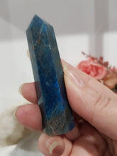 Load image into Gallery viewer, Apatite Crystal Point Tower Stone 78mm 2