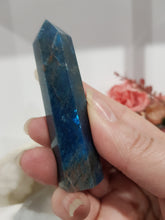Load image into Gallery viewer, Apatite Crystal Point Tower Stone 78mm 2