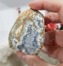 Load image into Gallery viewer, Geode Agate Cave Crystal Tower Stone 60mm 3
