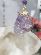 Load image into Gallery viewer, Angelica-the-Intuitive-Amethyst-Skull-Crystal-Energy-Enhancer-Stone-Hanger-Suncatcher-Ornament