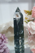 Load image into Gallery viewer, Moss Agate Crystal Tower Point Stone
INSPIRES GROUNDING AND CONNECTION TO EARTH
Lovely Moss Agate Crystal Point Tower.
