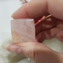 Load image into Gallery viewer, Die Dice Crystal Carving Rose Quartz Stone 20mm 4 INCLUSIONS UNEVEN