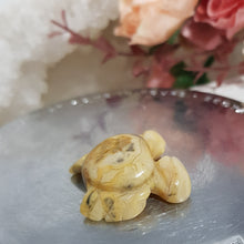 Load image into Gallery viewer, CRAB Crazy Lace Agate Crystal Carving 30mm 1 SO CUTE!