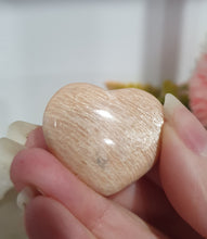 Load image into Gallery viewer, Peach Moonstone Crystal Carving Stone.
Calms and Balances
Gorgeous cute Peach Moonstone Heart Crystal Carving Stone.