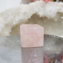 Load image into Gallery viewer, Die Dice Crystal Carving Rose Quartz Stone 20mm 4 INCLUSIONS UNEVEN