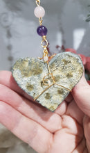 Load image into Gallery viewer, SOUL CONNECTIONS ATTRACTOR - LOVE | INSIGHT | SPIRITUALITY - Amethyst Cluster Heart gold Crystal Energy Enhancer© / Hanger / Ornament / Sun Catcher 200mm