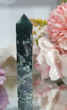 Load image into Gallery viewer, Moss Agate Crystal Tower Point Stone
INSPIRES GROUNDING AND CONNECTION TO EARTH
Lovely Moss Agate Crystal Point Tower.