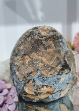 Load image into Gallery viewer, Agate Geode Polished Crystal Stone
SOOTHES AND GROUNDS
Beautiful polished Amage Geode Crystal .