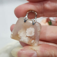 Load image into Gallery viewer, Handbag Flower Agate Crystal Carving Stone 20mm 8 hand bag