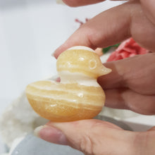 Load image into Gallery viewer, Duck Orange Calcite large carving 50mm 3