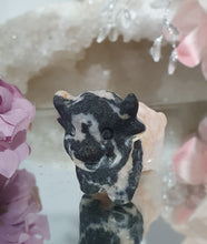Load image into Gallery viewer, Highland Cow Zebra Agate Animal Crystal Carving Stone
Promotes Clarity and Communication
Beautiful Zebra Agate Highland Cow Crystal Carving.