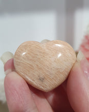 Load image into Gallery viewer, Peach Moonstone Crystal Carving Stone.
Calms and Balances
Gorgeous cute Peach Moonstone Heart Crystal Carving Stone.