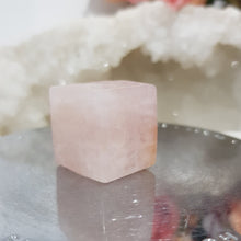 Load image into Gallery viewer, Die Dice Crystal Carving Rose Quartz Stone 20mm 4 INCLUSIONS UNEVEN