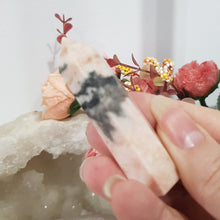 Load image into Gallery viewer, zebra agate crystal point tower