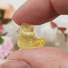 Load image into Gallery viewer, Mini Collectables crystal carving DUCK yellow fluorite 60