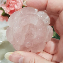 Load image into Gallery viewer, lotus flower Rose Quartz crystal carving 55mm 2