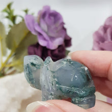 Load image into Gallery viewer, Turtle Carving 1 Green Moss Agate 40mm