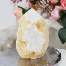 Load image into Gallery viewer, Geode Quartz Crystal Tower Stone 65mm 2
