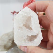 Load image into Gallery viewer, Geode Quartz Crystal Tower Stone 65mm 2
