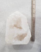 Load image into Gallery viewer, Geode Quartz Crystal Tower Stone 65mm 2
