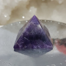 Load image into Gallery viewer, Pyramid Amethyst Crystal Carving Stone 30mm 1
