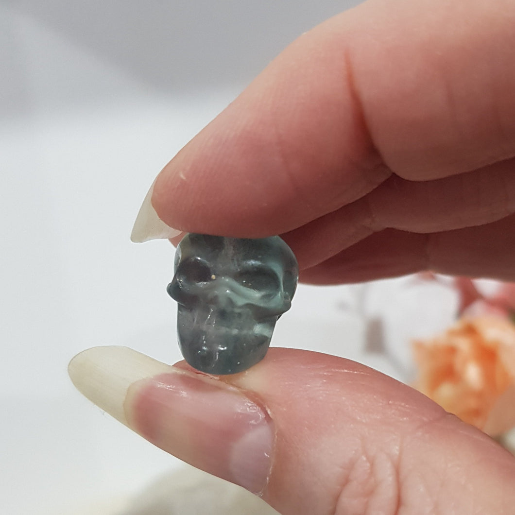 Mini Collectables crystal carving SKULL fluorite gemstone 15mm 693