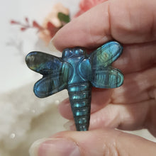 Load image into Gallery viewer, Dragonfly Labradorite Crystal Carving Stone 35mm 1 GREAT FLASH!
