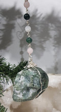 Load image into Gallery viewer, MARVIN THE MOSSY SKULL - TRANSFORMATION | BALANCE | TRANQUILITY - Moss Agate Skull Silver Wired Crystal Energy Enhancer© / Hanger / Ornament / Sun Catcher 190mm
